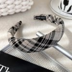 serre tete tweed chanel