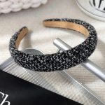 serre tete tweed chic