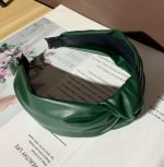 serre tete vert cuir fcebc345 21c6 4f32 a9a9 cf9082917e68